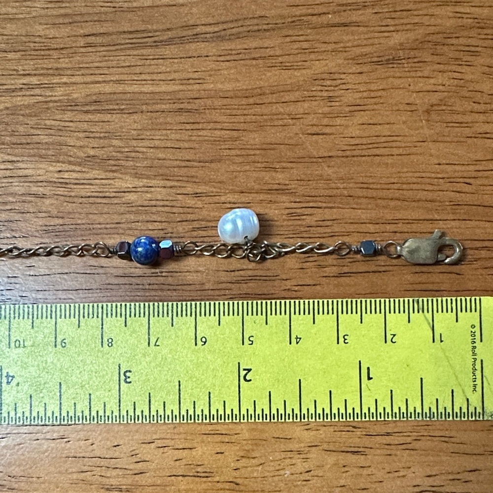 Anklet w/ Pearl, Dark Blue Sodalite and Goldtone chain. Gray metallic beads